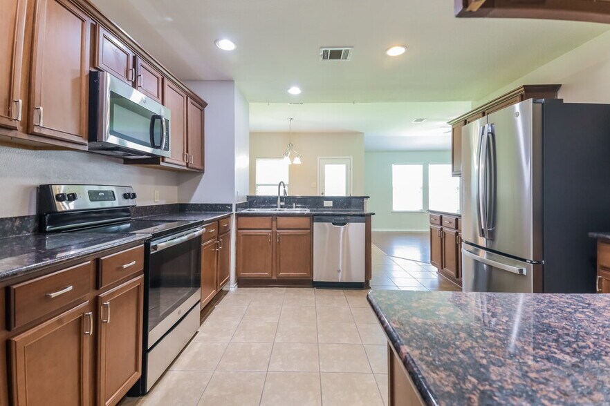 Building Photo - 2116 Meadow View Dr