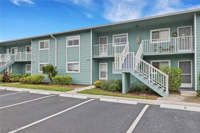 Building Photo - 146 Cypress Way E