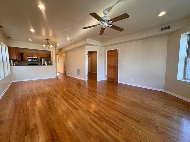 Building Photo - 6204 S Claremont Ave