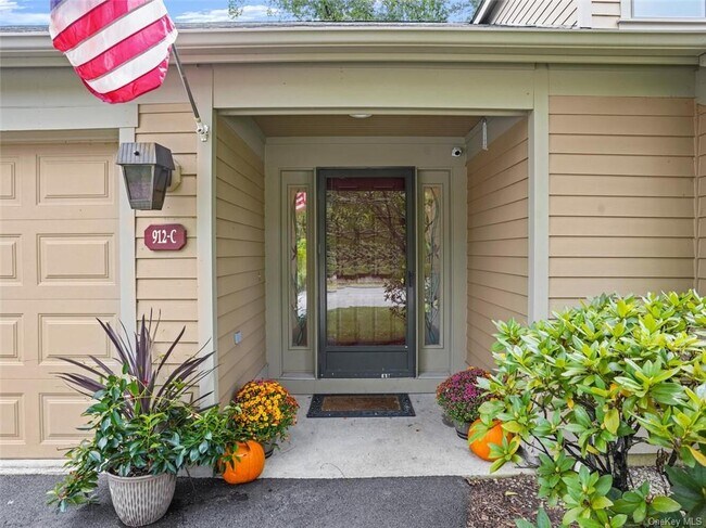 Primary Photo - 912 Heritage Hills