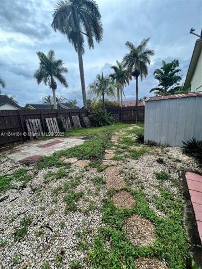 Building Photo - 10511 SW 145th Ct