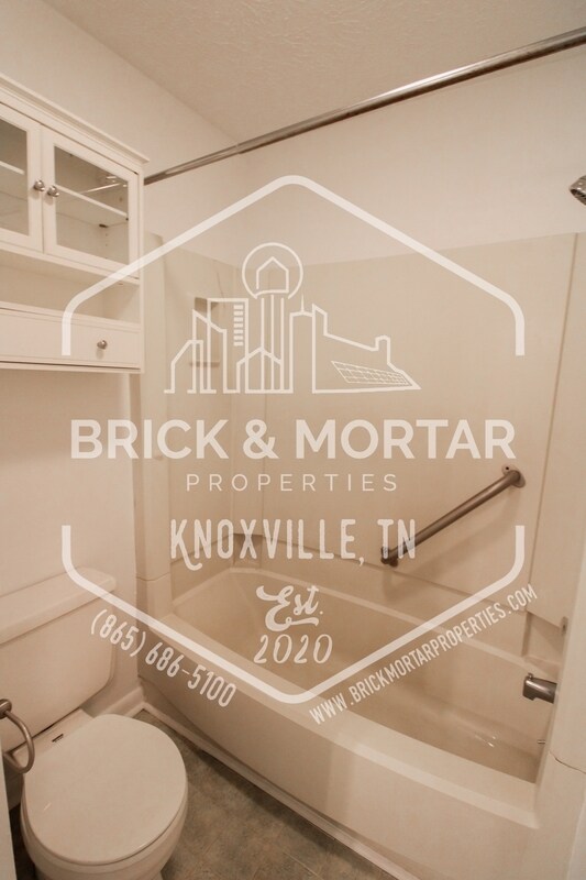 Building Photo - 4003 Valley View Dr NE