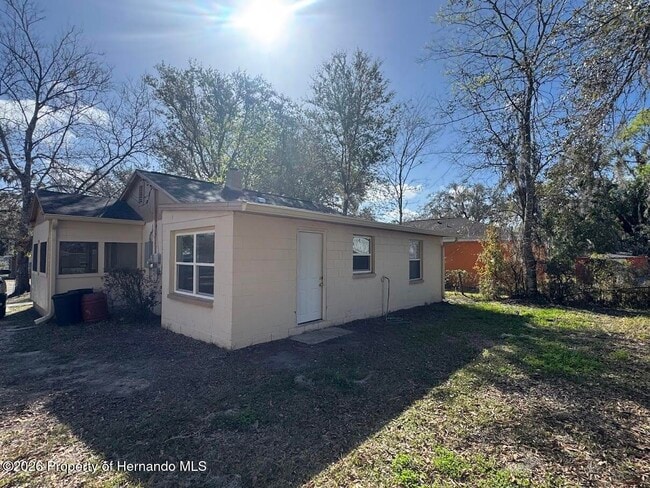 Building Photo - 708 Hazel Ave