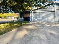 Building Photo - Spacious 3bd/2ba Fair Oaks Duplex with 2 Garage