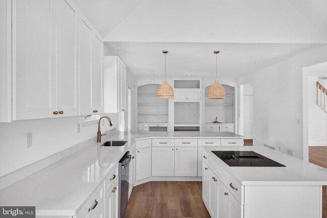 Building Photo - 221 Spring Race Ct