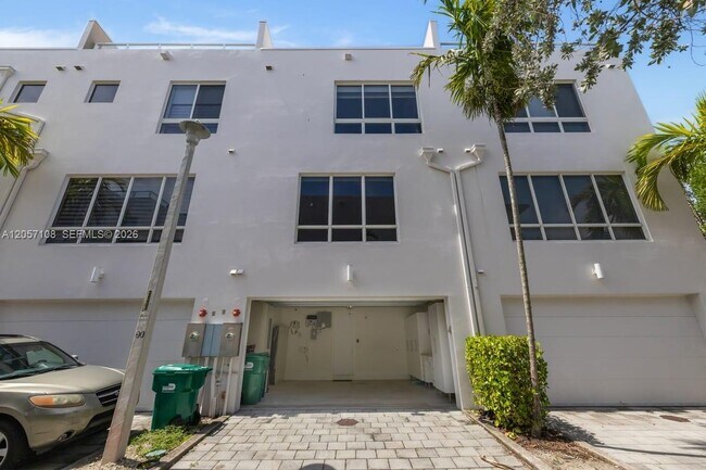 Building Photo - 10471 NW 66th St