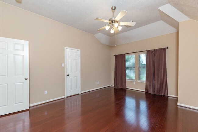 Building Photo - 2201 Signal Hill Dr
