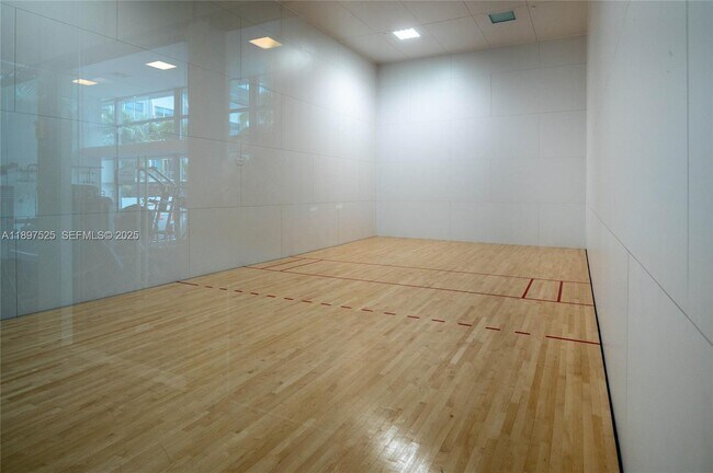 Building Photo - 2950 NE 188th St