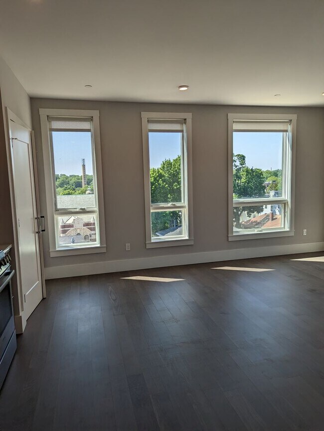 Building Photo - Jamaica Plain spacious studio w/ central a...