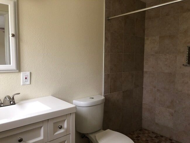 Building Photo - 9610 Sheldon Rd