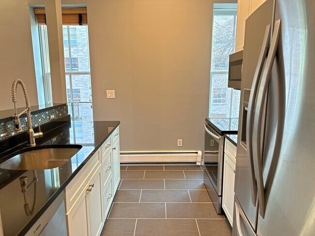 Building Photo - 11 Appleton St