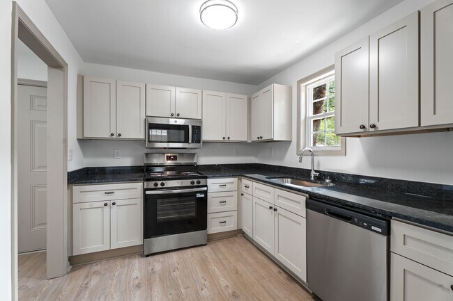 Building Photo - 404 S Audubon Ave