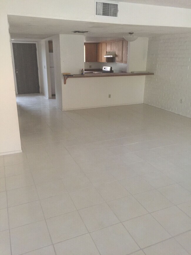 Building Photo - 793 W Mesa Verde Dr