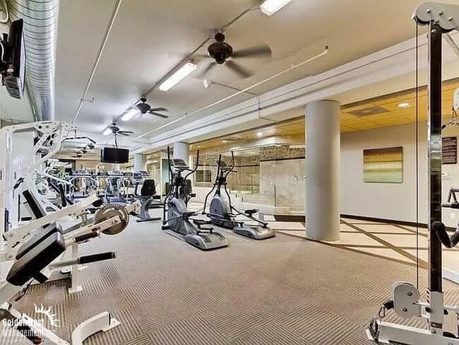 Building Photo - Modern Unfurnished Studio in the Heart of San Diego!