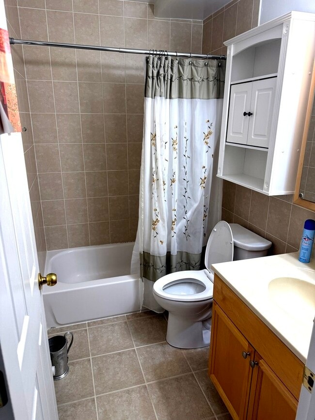 Building Photo - 456 E Spruce Dr