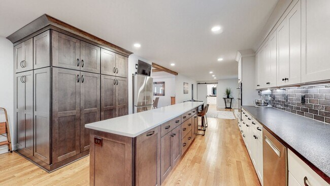 Building Photo - **RENOVATED COLONIAL ON OVER AN ACRE ZONED FOR WILLIAMSON COUNTY BRENTWOOD SCHOOLS**