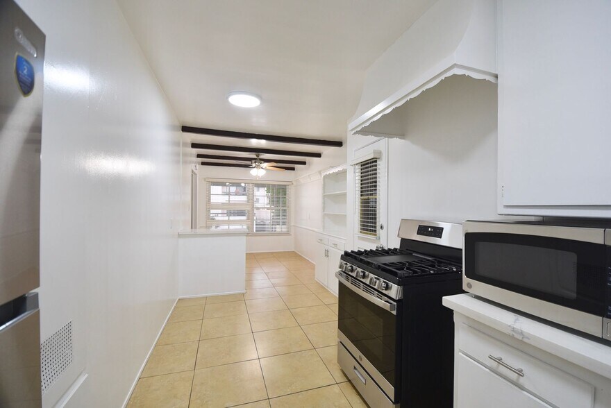 Building Photo - 5220 Radford Ave