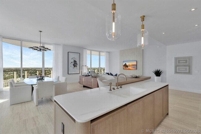 Building Photo - 525 N Fort Lauderdale Beach Blvd