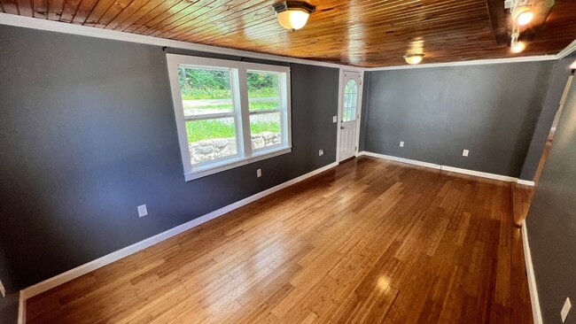 Building Photo - Electricity included!  3 Bedroom Home with...