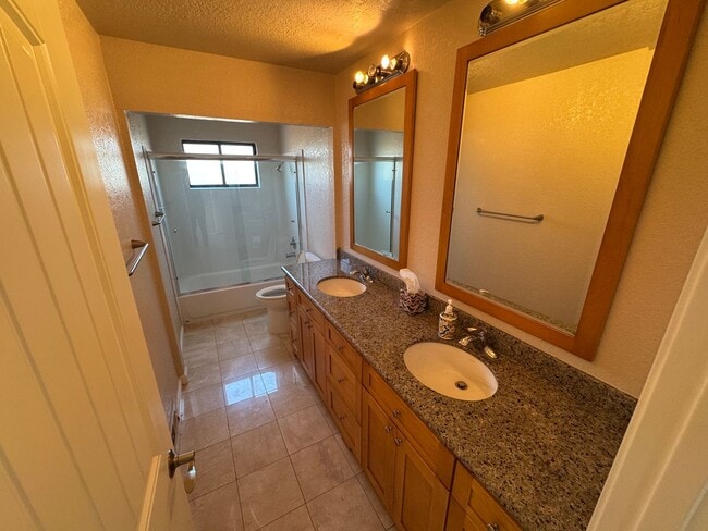 Building Photo - Spacious 5BD Fremont Home | 2-Story w/ Hug...