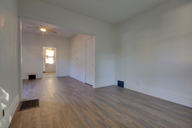 Building Photo - SL NIE2405
