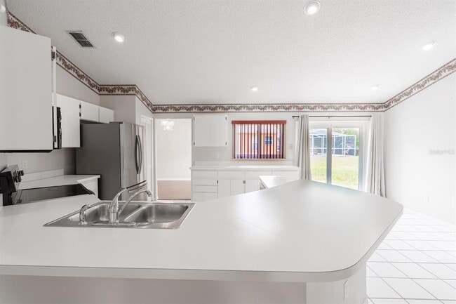 Building Photo - 10435 Crestfield Dr