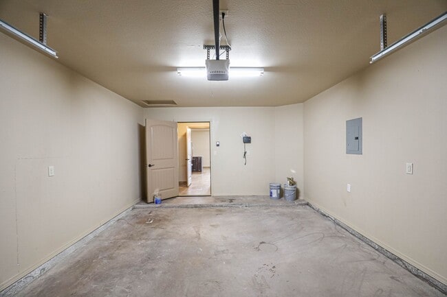 Building Photo - Cozy 3 Bed 2 Bath You've Been Looking For!