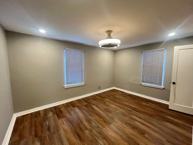 Building Photo - 2505 Crescent Ave