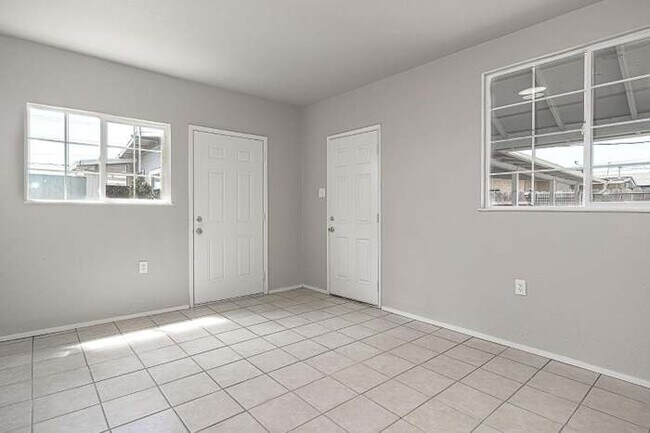 Building Photo - 4733 Yosemite Blvd