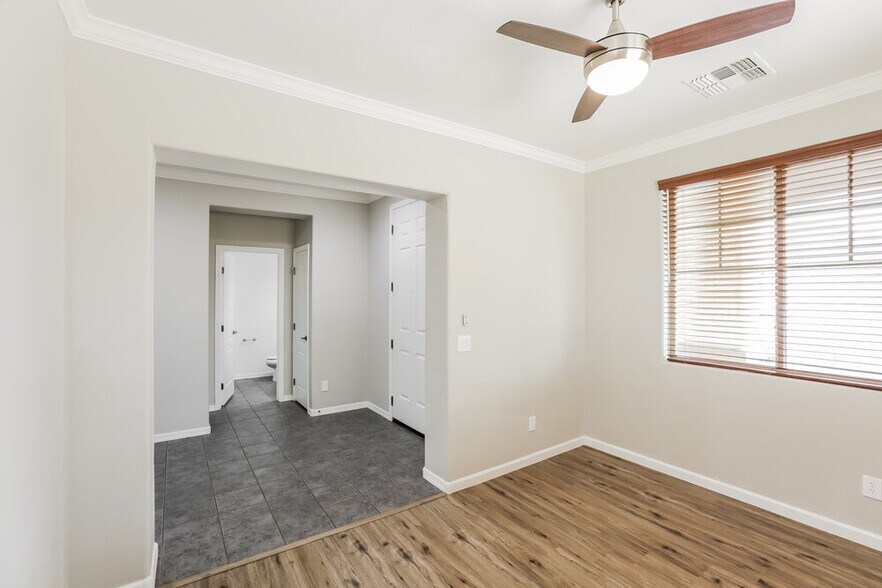 Building Photo - 6806 W Evergreen Terrace