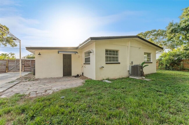 Building Photo - 2112 Ranchita Trail