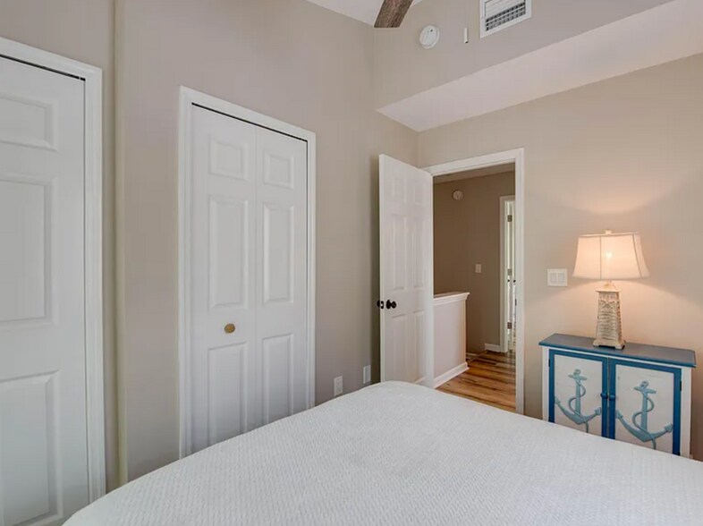 Building Photo - 148 Golf Club Dr
