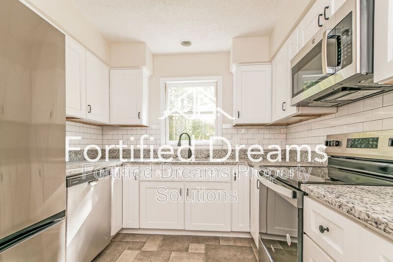 Building Photo - 814 N Greenbriar St