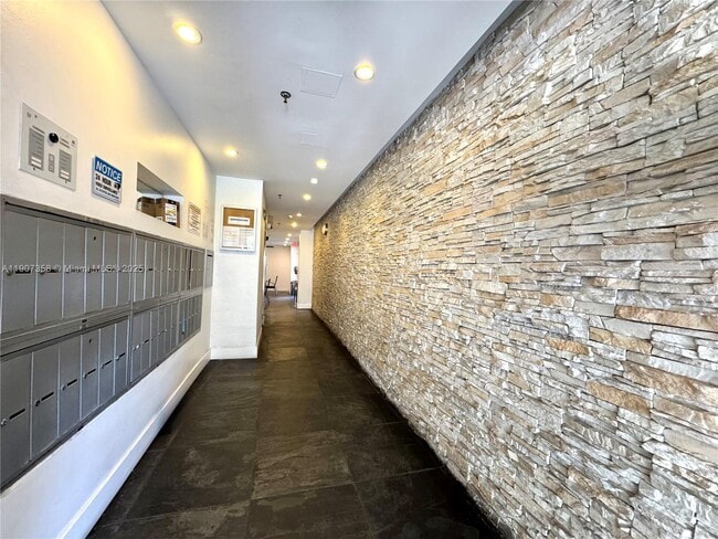 Building Photo - 1300 Alton Rd