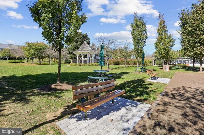 Building Photo - 164 Kendrick Pl