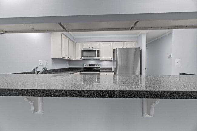 Building Photo - Ground level condo in Annapolis - Lake Heron