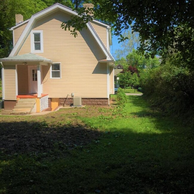 Building Photo - Baywood Avenue 275