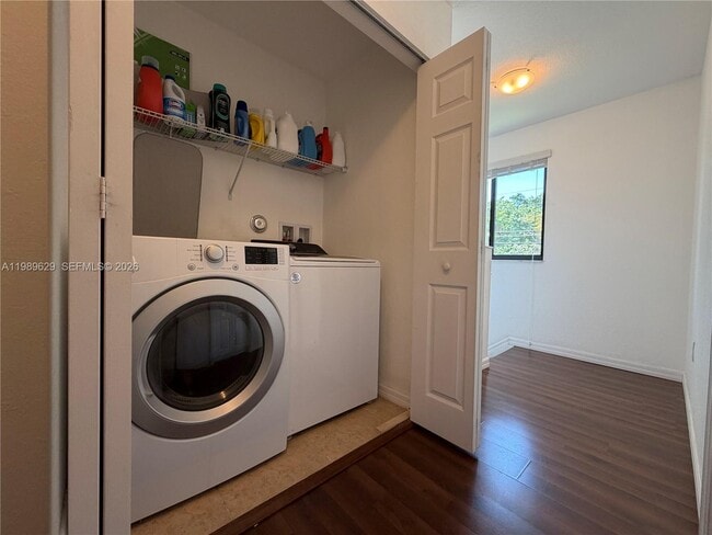 Building Photo - 6330 S Station Square