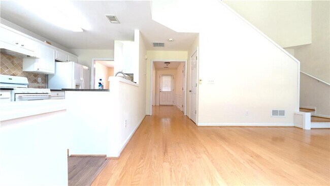 Building Photo - 135 Friars Head Dr NE