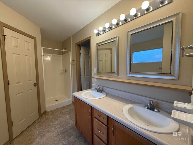Building Photo - 25920 Argonne Dr