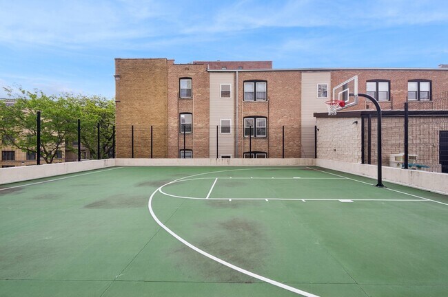 Building Photo - 3930 N Pine Grove Ave