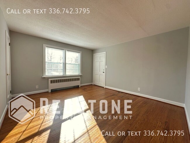 Building Photo - 2 Bedroom, 1 Bath - Condominium