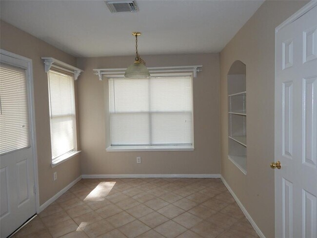 Building Photo - 435 Paradise Ln