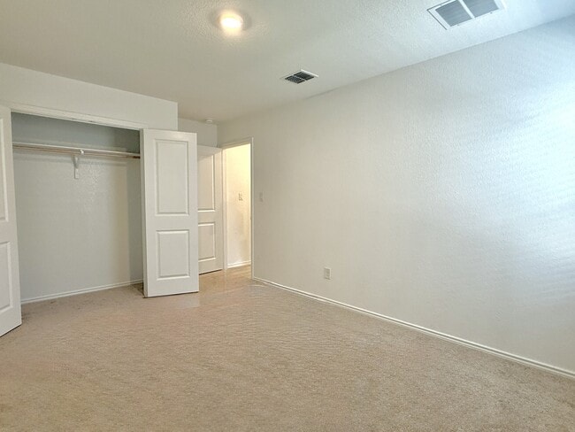 Building Photo - 273 Sormonne Lp