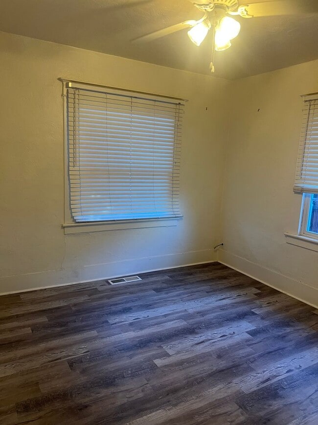 Building Photo - Charming 2 bed 1 bath close to UNR