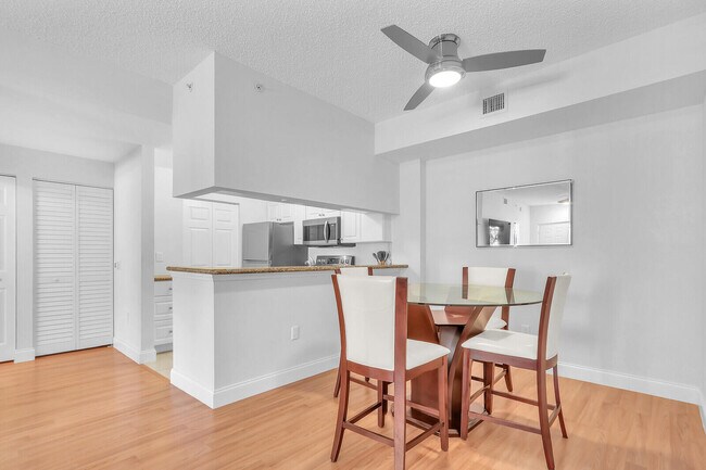 Building Photo - 2803 Sarento Pl