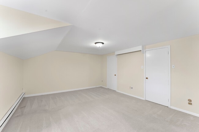 Building Photo - 137 Weedon Ct
