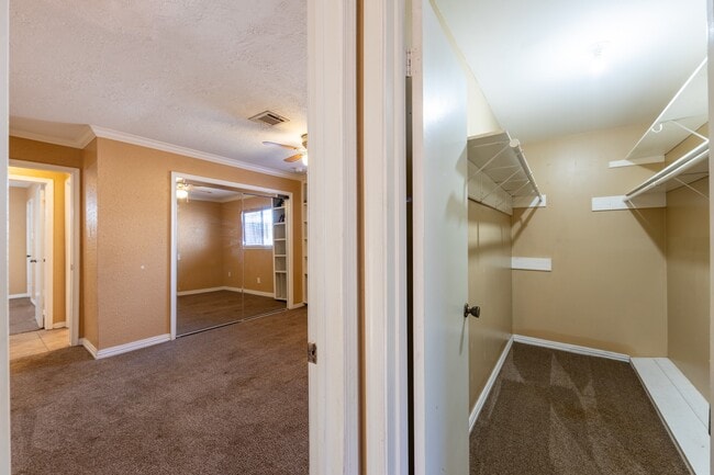 Building Photo - 6030 Gallant Forest Dr