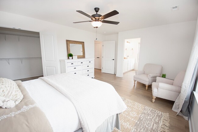 Building Photo - Beautiful 3-Bedroom Townhomes Await at Clover Ridge! Washer & Dryer included