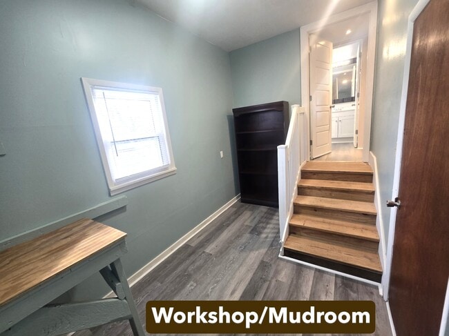 Building Photo - 903 Young St